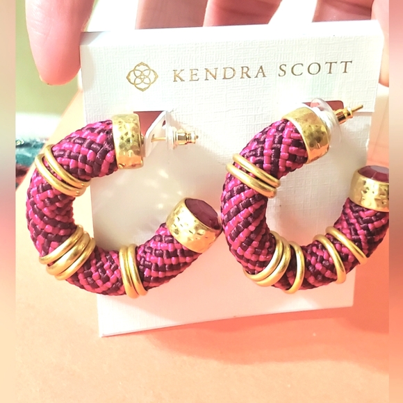 NWT 14k gold plated Kendra Scott Maya hoop earrings in orchid mix - Picture 4 of 4
